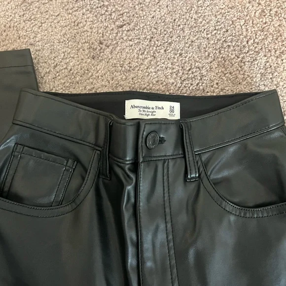 Abercrombie ‘90s straight ultra high rise vegan leather pants - Picture 2 of 2